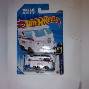 Hot Wheels Hello Kitty HW Screen Time Kool Kombi